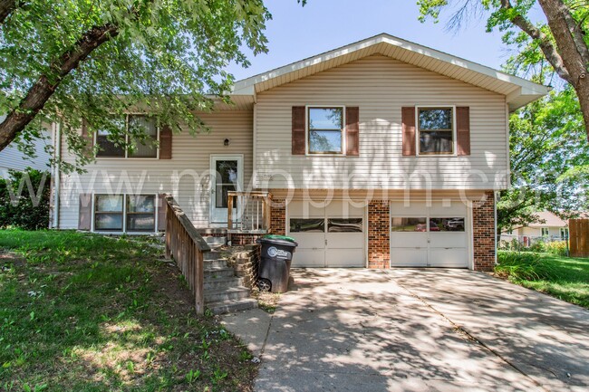 property at 2205 N 125th Ave Cir