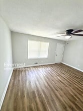 8277 Redwood Dr in Jonesboro, GA - Building Photo - Building Photo
