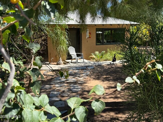 property at 2608 E Pinchot Ave