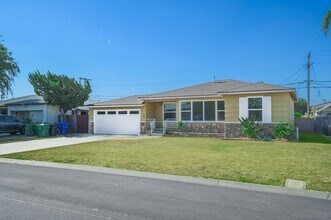 6163 Adelaide Ave in San Diego, CA - Building Photo - Building Photo