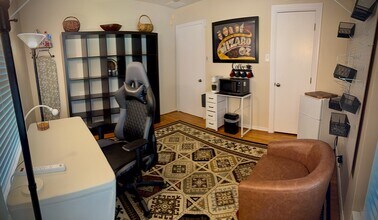 10325 Newcombe Dr in Dallas, TX - Building Photo - Building Photo