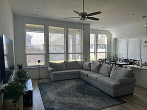 1007 Simmental Loop in Hutto, TX - Foto de edificio - Building Photo