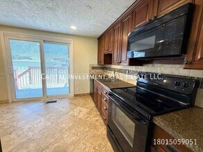 1102 E Sego Lily Dr in Sandy, UT - Building Photo - Building Photo