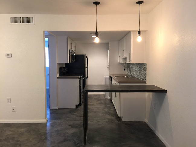 9 Melrose in Phoenix, AZ - Foto de edificio - Building Photo