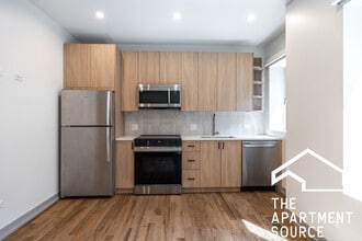 1329 W Estes Ave in Chicago, IL - Building Photo - Building Photo