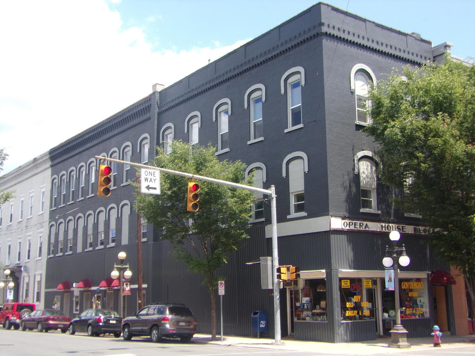 201 E Main St in Lock Haven, PA - Building Photo