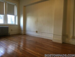 1810 Commonwealth Ave in Boston, MA - Building Photo - Building Photo
