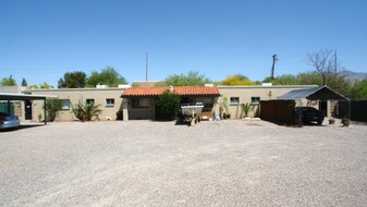 1421-1431 E Hedrick Dr in Tucson, AZ - Building Photo