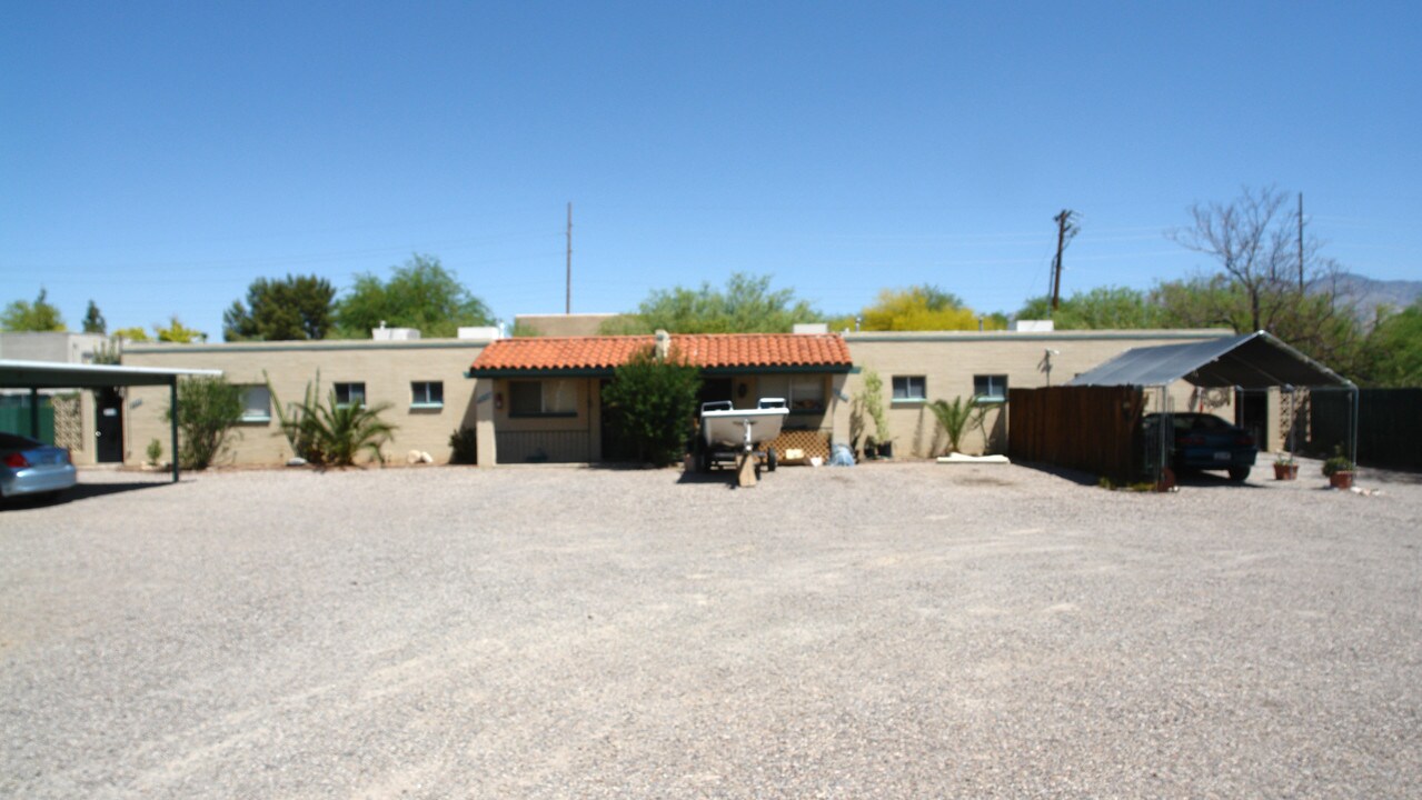 1421-1431 E Hedrick Dr in Tucson, AZ - Foto de edificio