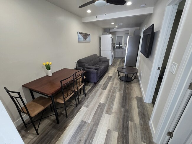 4239 Montalvo St in San Diego, CA - Foto de edificio - Building Photo