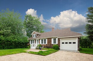 40 Meadow Way in East Hampton, NY - Building Photo