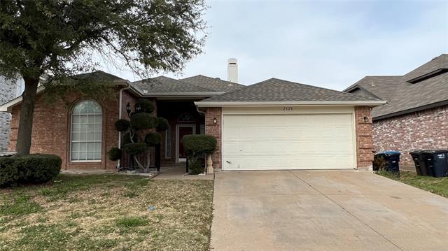 2528 Clovermeadow Dr in Fort Worth, TX - Foto de edificio