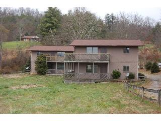 902-908 Bull Creek Rd in Mars Hill, NC - Building Photo