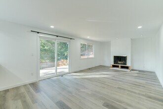 12225 105th Ave NE in Kirkland, WA - Building Photo - Building Photo