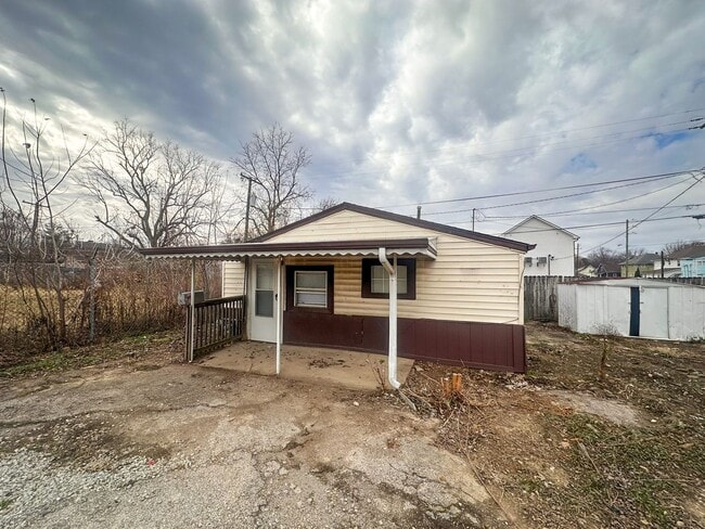 property at 1526 N Sherman Dr