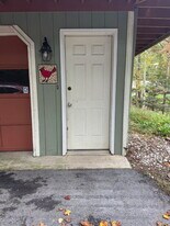 23 Surrey Run Dr in Hendersonville, NC - Building Photo