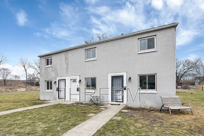 451 Nace Ave in Columbus, OH - Building Photo - Building Photo