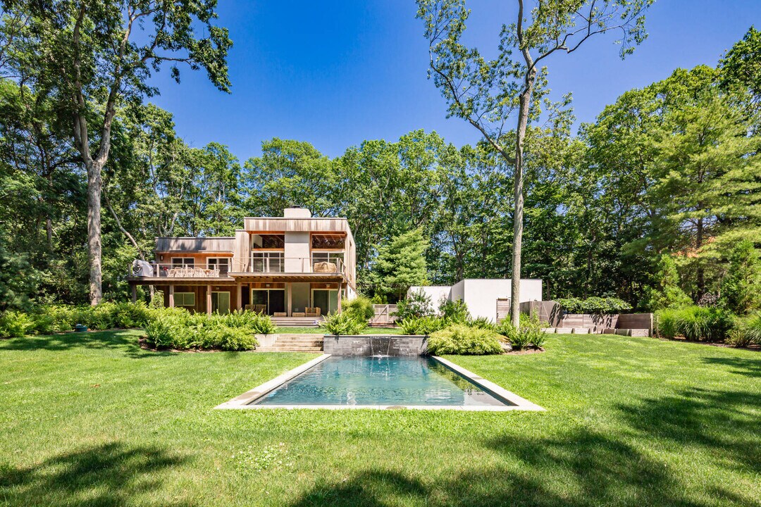 216 Bull Path in East Hampton, NY - Building Photo