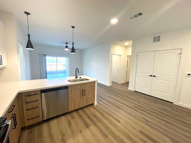 701 Saginaw Sq Blvd in Saginaw, TX - Building Photo - Building Photo