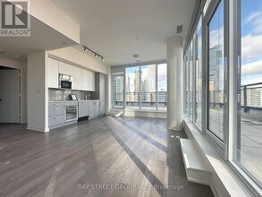 17 Dundonald St in Toronto, ON - Building Photo - Building Photo