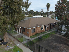 11832 S Main St in Los Angeles, CA - Building Photo - Building Photo