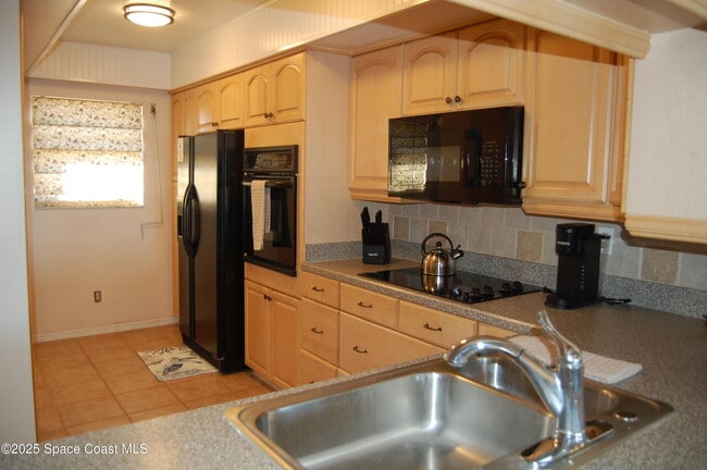 1860 N Atlantic Ave in Cocoa Beach, FL - Building Photo - Building Photo