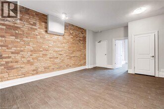 477 King St E in Hamilton, ON - Building Photo - Building Photo