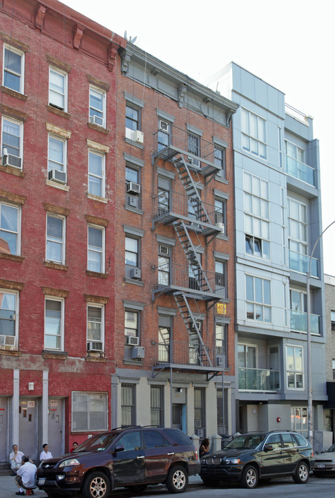 341 Union Ave in Brooklyn, NY - Building Photo