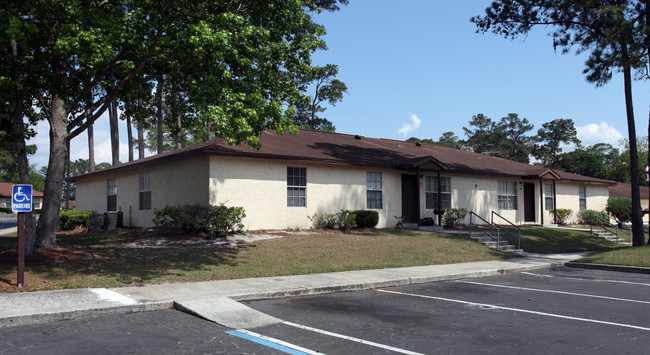 Oak Tree Apartments in Jacksonville, FL - Foto de edificio - Building Photo