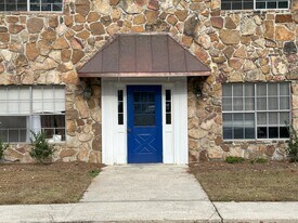 3221 Westbrook Dr, Unit Apart C in Birmingham, AL - Building Photo