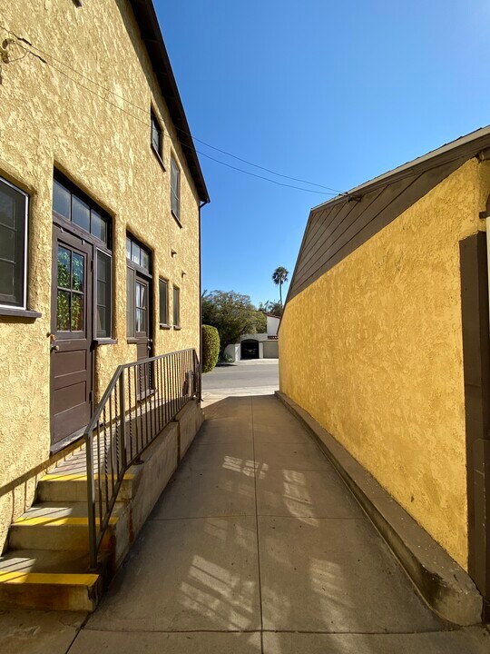 753 S Spaulding Ave in Los Angeles, CA - Foto de edificio