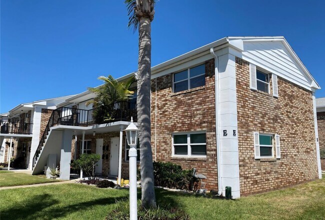 190 E Olmstead Dr, Unit E11 in Titusville, FL - Building Photo - Building Photo