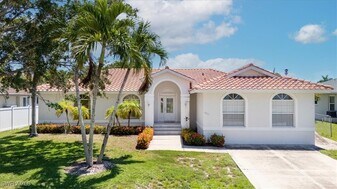 1833 N Bahama Ave in Marco Island, FL - Building Photo