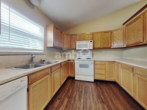 333 Greenwood Ln in Trenton, OH - Foto de edificio - Building Photo