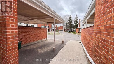 403 Keats Way in Waterloo, ON - Building Photo - Building Photo