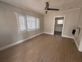 4216 Woodlawn Ave in Los Angeles, CA - Building Photo