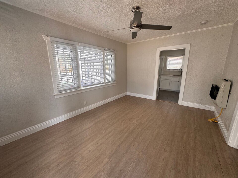 4216 Woodlawn Ave in Los Angeles, CA - Foto de edificio