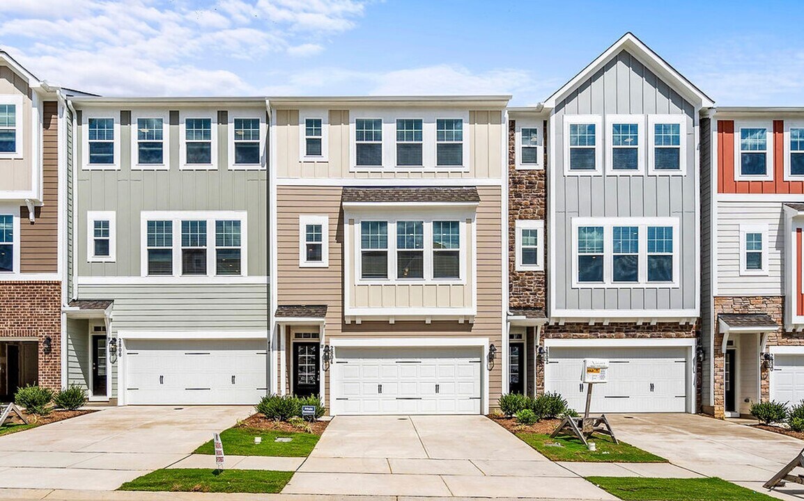2804 Austin Fls Sta in Apex, NC - Building Photo