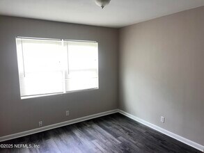 6060 Mizzell Dr in Jacksonville, FL - Building Photo - Building Photo