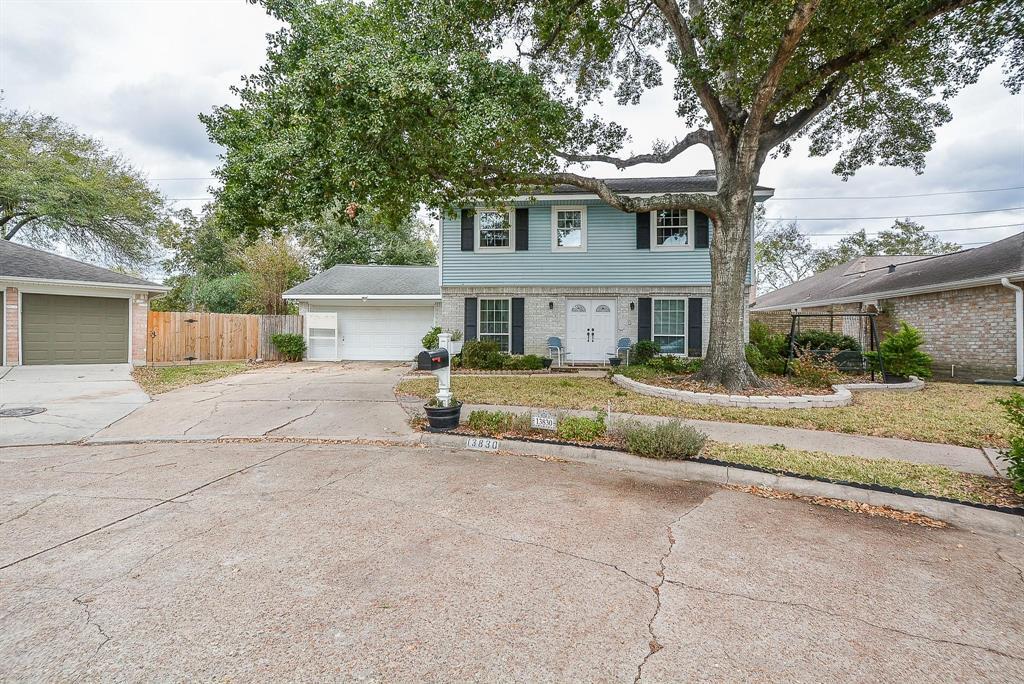 13830 Burgoyne Rd in Houston, TX - Building Photo