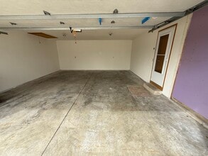 1350 Sunnydale Cir, Unit 1350 in West Bend, WI - Foto de edificio - Building Photo