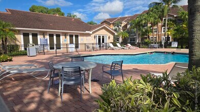 8851 Wiles Rd, Unit 103 in Coral Springs, FL - Foto de edificio - Building Photo