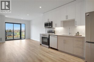 525 New Dundee Rd in Kitchener, ON - Building Photo