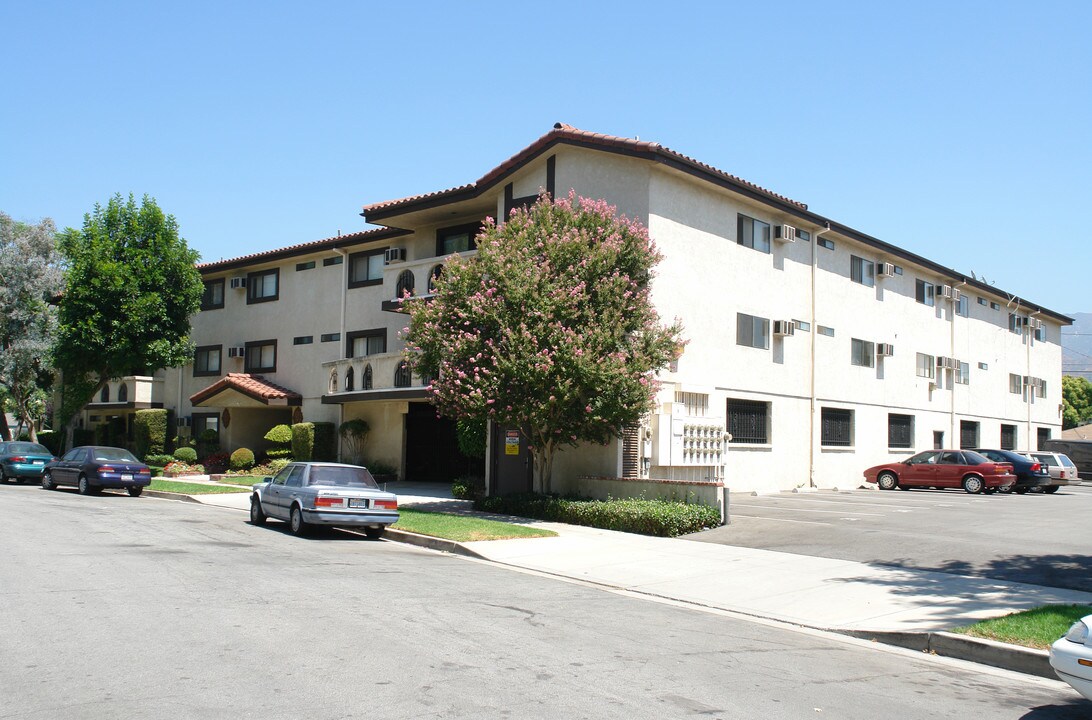 1920 Peyton Ave in Burbank, CA - Building Photo