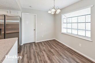 8222 Streamside Dr in Houston, TX - Foto de edificio - Building Photo