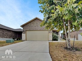 13011 Lineberry Ln in Saint Hedwig, TX - Building Photo