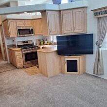 1295 S Cawston Ave in Hemet, CA - Building Photo - Building Photo