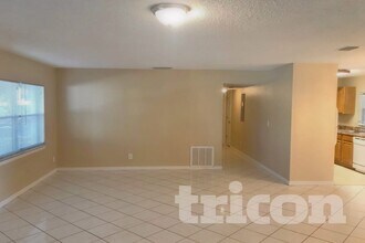 5110 Crest Hill Drive Tampa FL in Tampa, FL - Building Photo - Building Photo