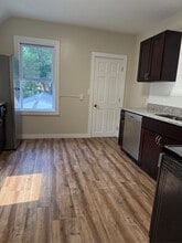 902 Maple St W, Unit #2 in Stillwater, MN - Building Photo - Building Photo