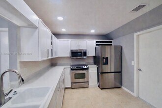 2573 SW Cain St in Port St. Lucie, FL - Building Photo - Building Photo